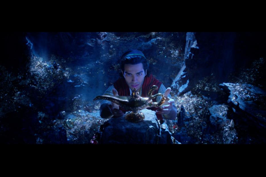 Aladdin finds the Genie lamp in the Cave of Wonders, Disney's Aladdin 2019, #Aladdin