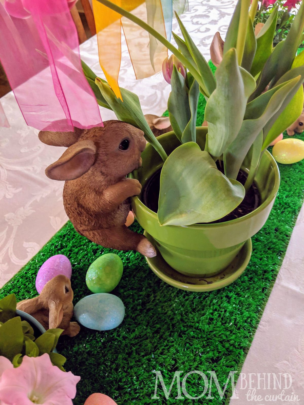 Easter bunny table decorating